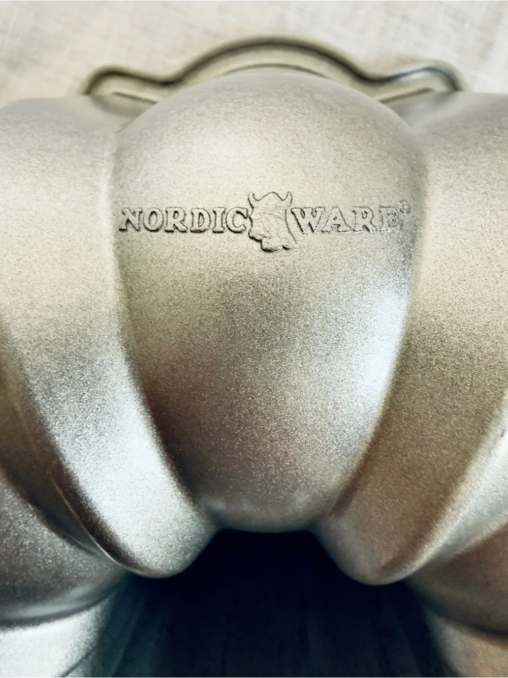 Nordic Ware ProfGrade 60th Anniversary Cast Aluminum Silver/Gold Bundt Pan 50037
